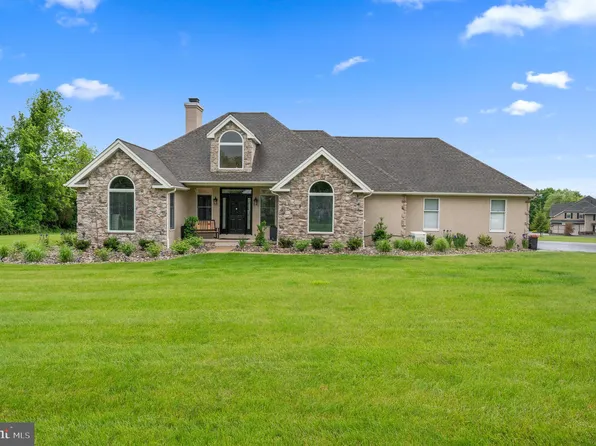 825 Hidden Forest Dr, Collegeville, PA 19426