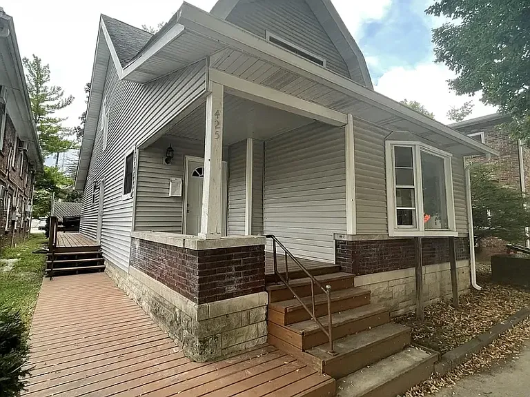 425 E 7th St — Photo 9
