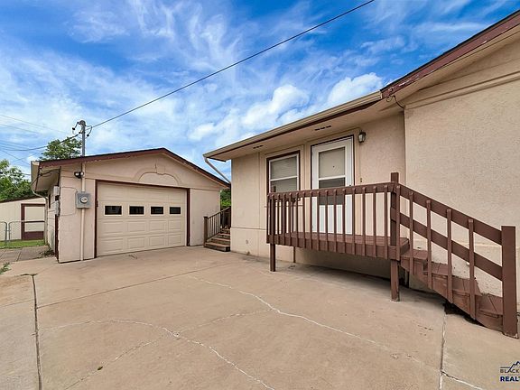 3rd image of 2337 Janet St