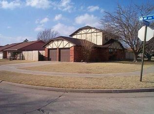 725 Oak Cliff St, Moore, OK 73170