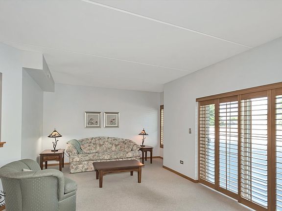 4th image of 19806 Wolf Rd APT 202