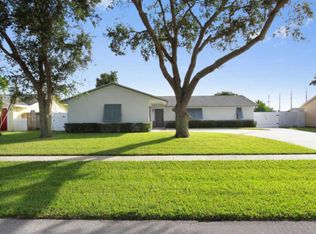 135 Granada St, Royal Palm Beach, FL 33411