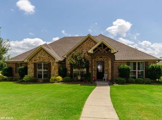 900 Abbey Rd, Lindale, TX 75771