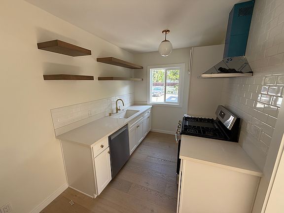 4th image of 643 Grant St #D