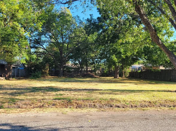 1902 Sycamore St, Commerce, TX 75428