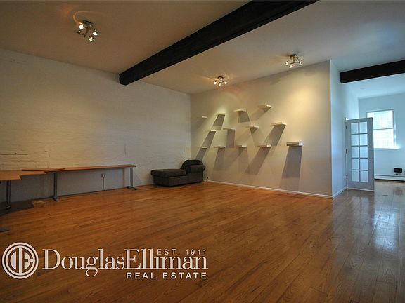 4th image of 40 Dover St APT 3R