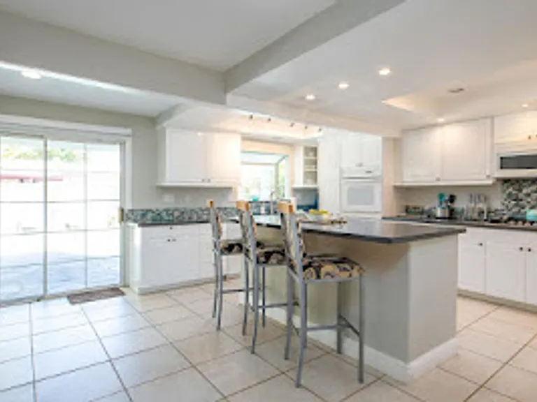 590 W Pico Rd — Photo 17