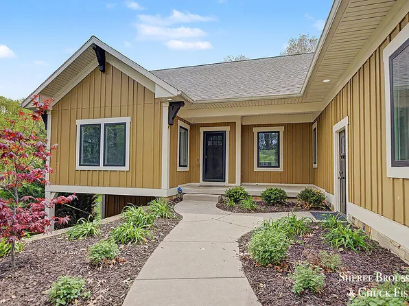 2975 Bird Ave NE, Grand Rapids, MI 49525