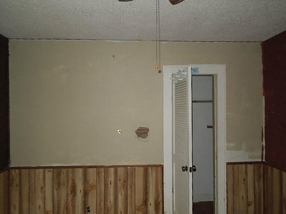 5th image of 940 N Beard Ave