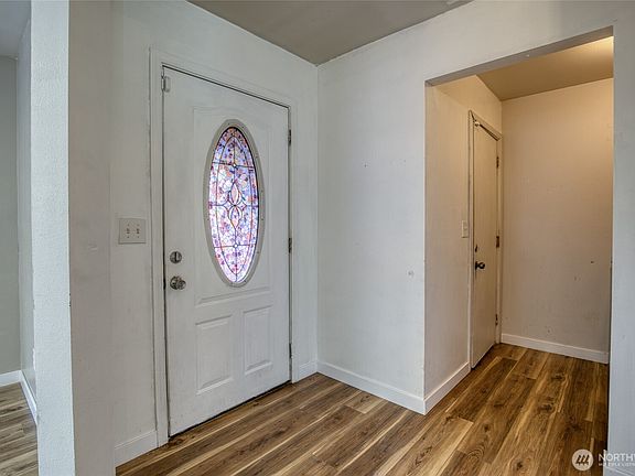 2nd image of 1505 Glen Court