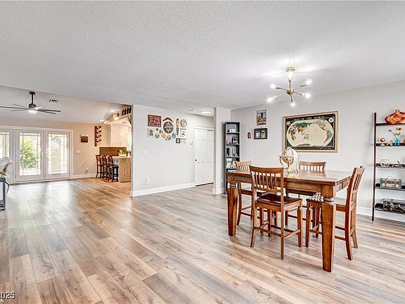 5th image of 301 E Longacres Dr