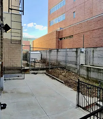 Rented by Zjama Realty Corp | media 18