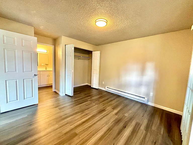 Serrano Gardens Apartments — Photo 10