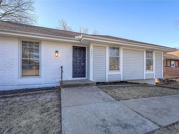 4th image of 10411 W 49th Pl