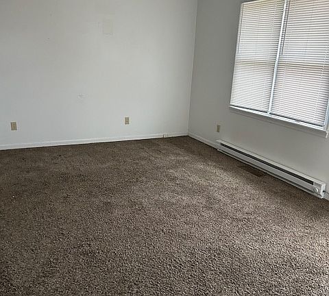 3rd image of 203 E 8th St #203