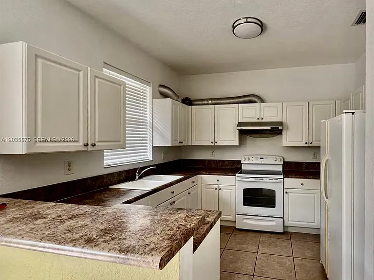 12842 SW 135th St #12842 — Photo 2