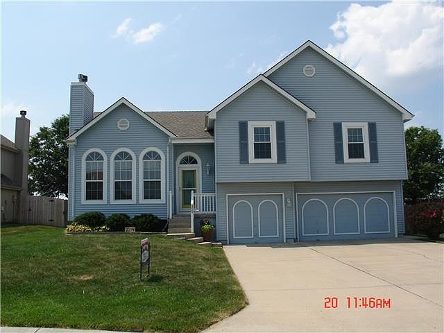 1st image of 329 NE Woodbury Dr
