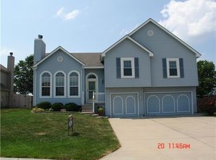 329 NE Woodbury Dr, Lees Summit, MO 64086