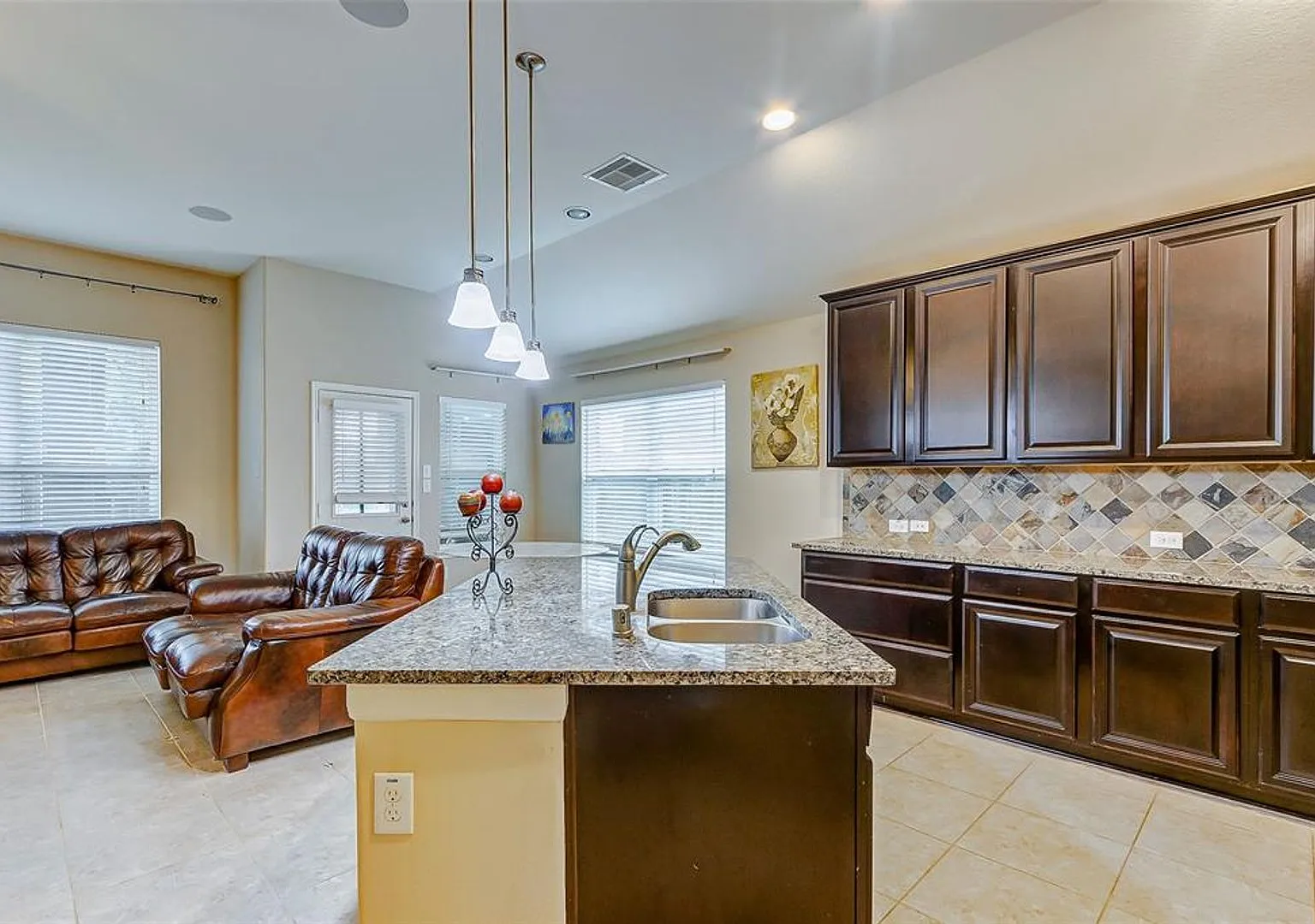 Beautiful Katy Home in a Desirable Fort Bend County Location — Photo 4