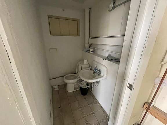 4th image of 3955 W Shakespeare Ave #1