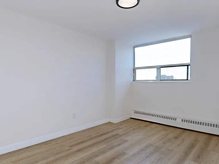 675 Martin Grove Rd — Photo 10