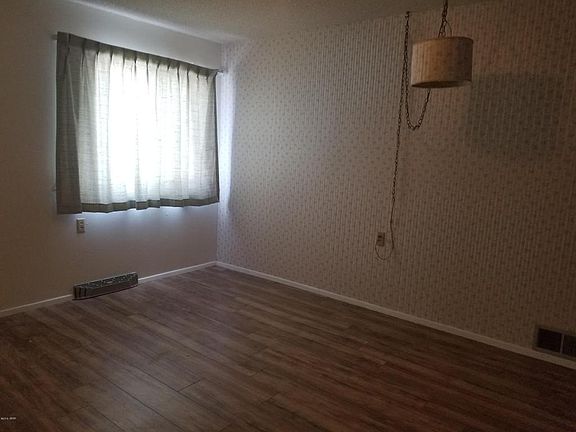 5th image of 207 N Maryland St