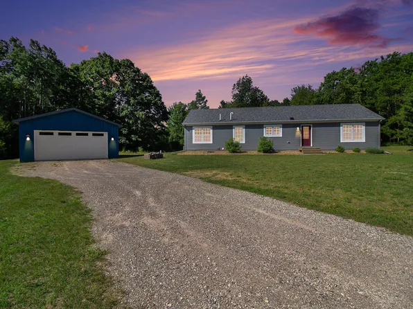 6127 River Rd, Manistee, MI 49660