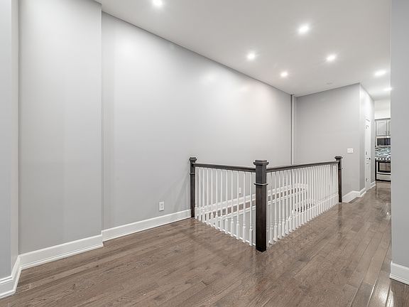 5th image of 215 W 16th St #1