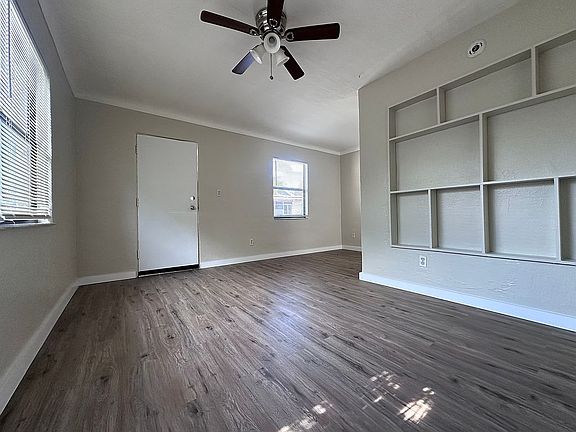 4th image of 1020 Queen St N