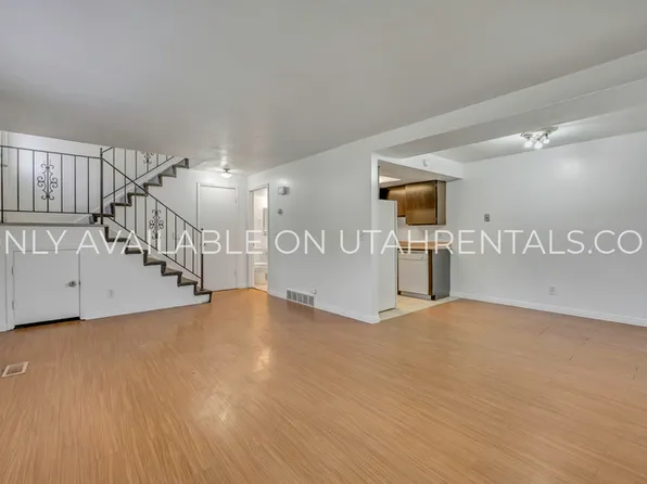 220 W Foxbridge Dr, Midvale, UT 84047