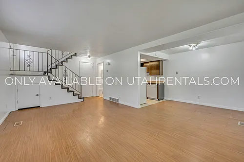 220 W Foxbridge Dr Photo 1