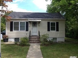 61 Abner Dr, Farmingville, NY 11738