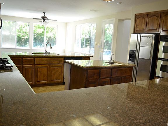 5th image of 2609 Renwick Ave