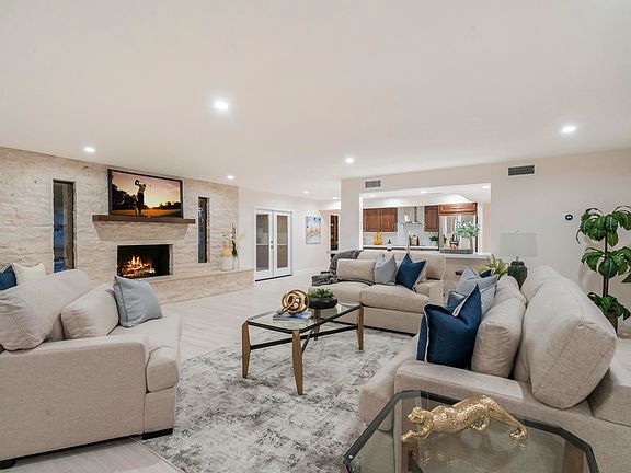 4th image of 8101 E Del Acero Dr