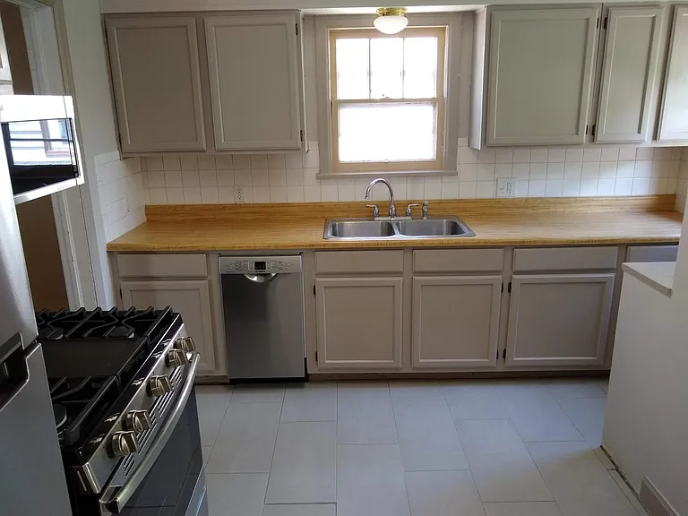 1311 Longs Peak Ave — Photo 4
