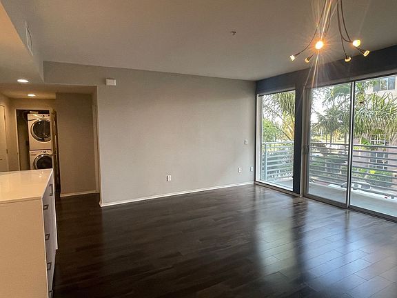 5th image of 3100 6th Ave Unit 205