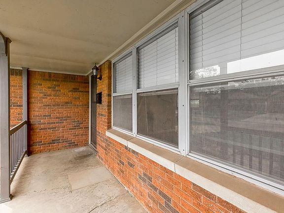 3rd image of 2733 Lakeside Dr