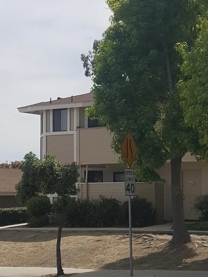 Ventura 2+1 Upper level apartment w/ 1-Car Garage — Photo 1