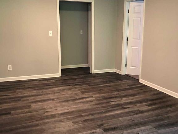2nd image of 120 Crosby Cir