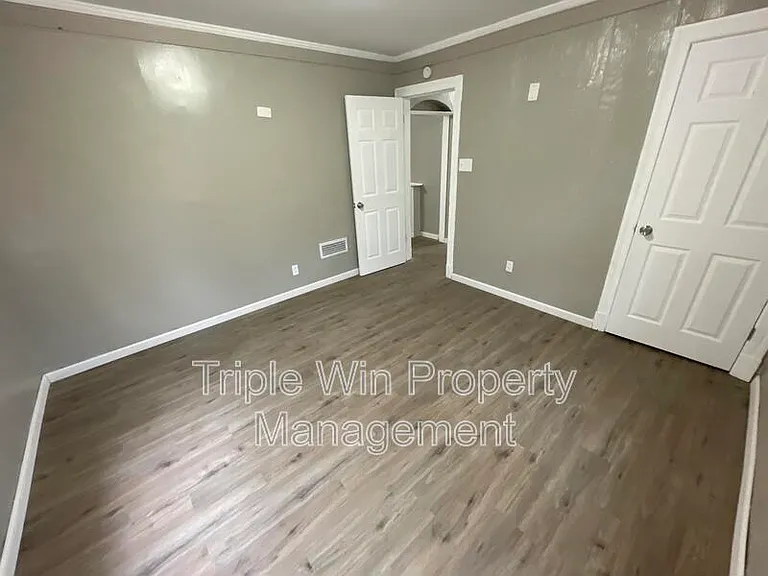 802 Rowles Ave — Photo 17