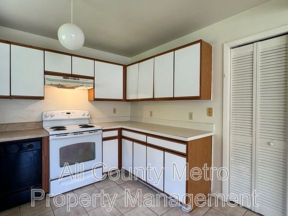 5th image of 415 Greenwich Ct