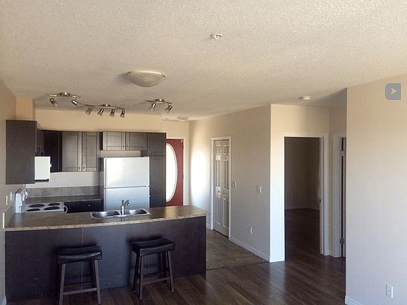 3rd image of 802 12th St #208