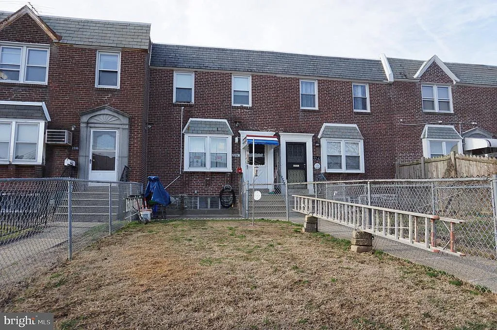 2244 Glenview St photo 1