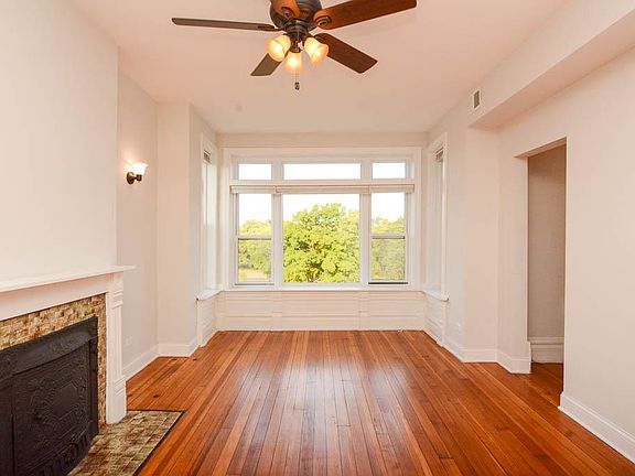4th image of 1009 N Sacramento Ave #3F