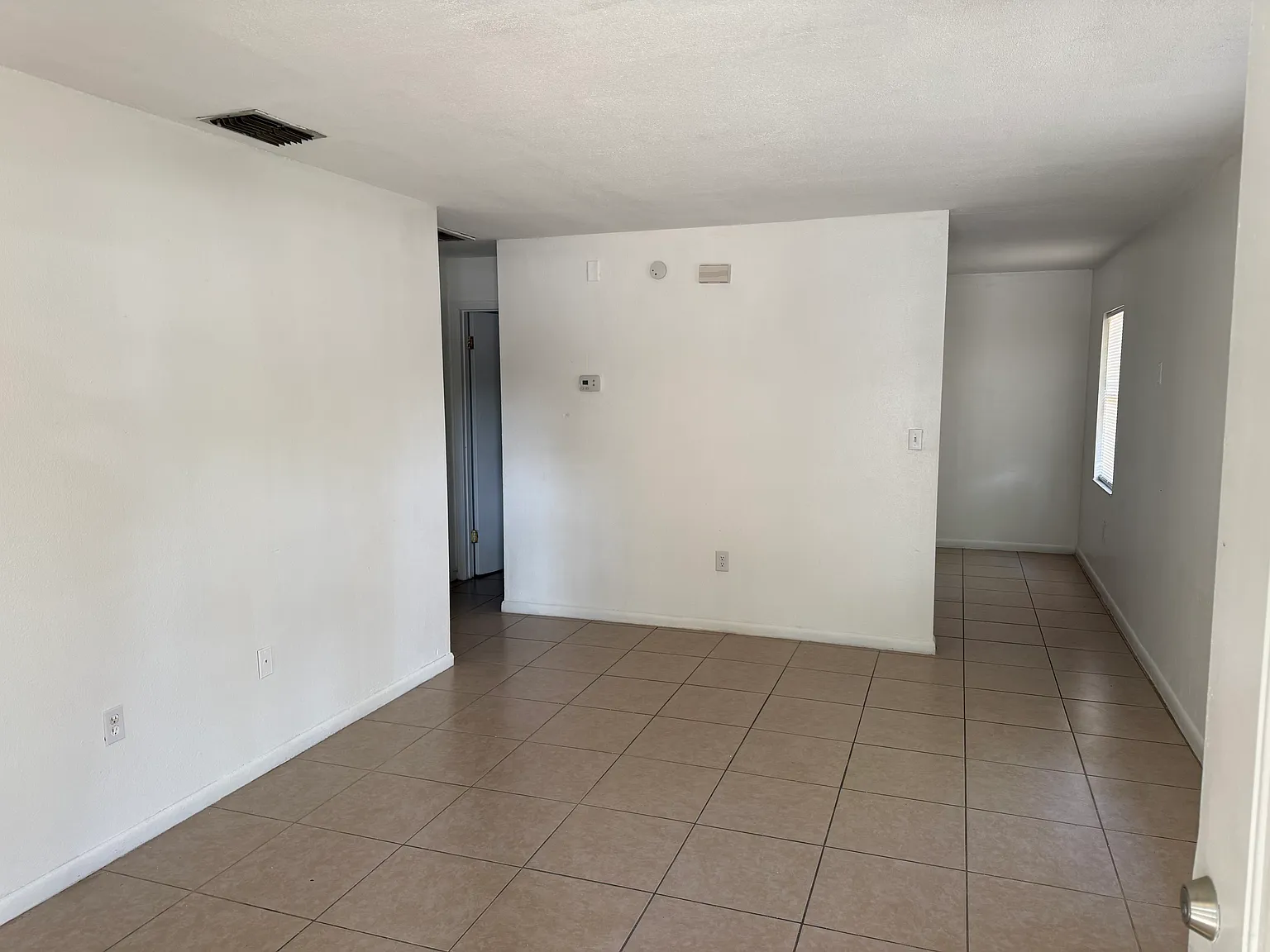 2 bed, 754 sqft, $1,275 — Photo 2