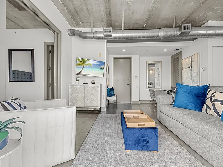 111 SE 2nd St #302 — Photo 5