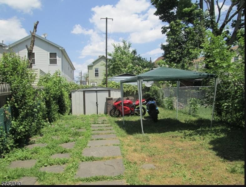 2nd image of 921 Bond St