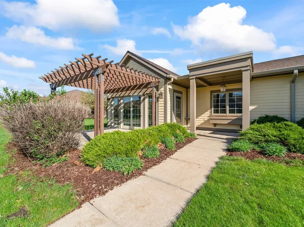 707 Timberland Dr, Story City, IA 50248