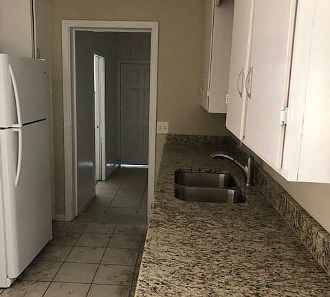 4th image of 19 Saint Regis Dr