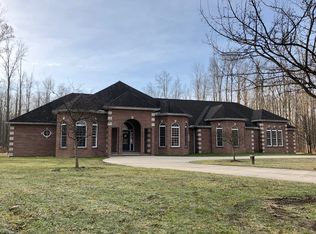 10790 Locust Grove Dr, Chardon, OH 44024